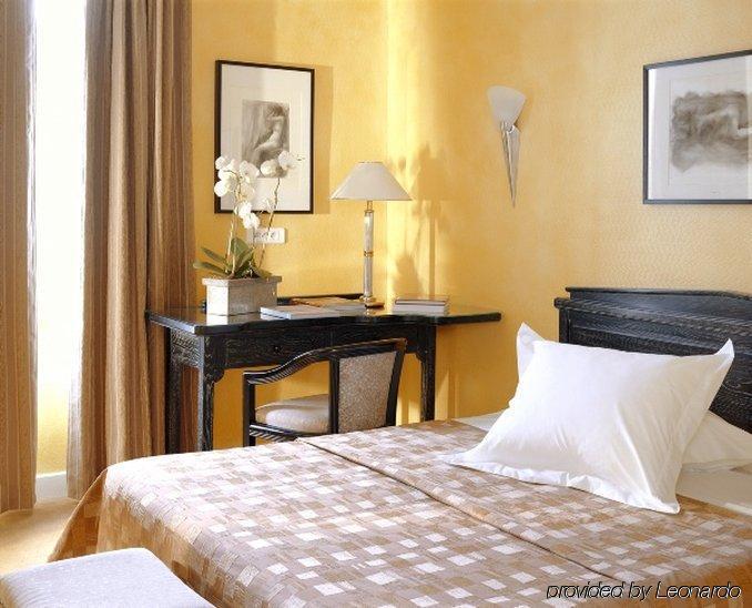 Hotel Restaurant Napoleon フォンテーヌブロー 部屋 写真