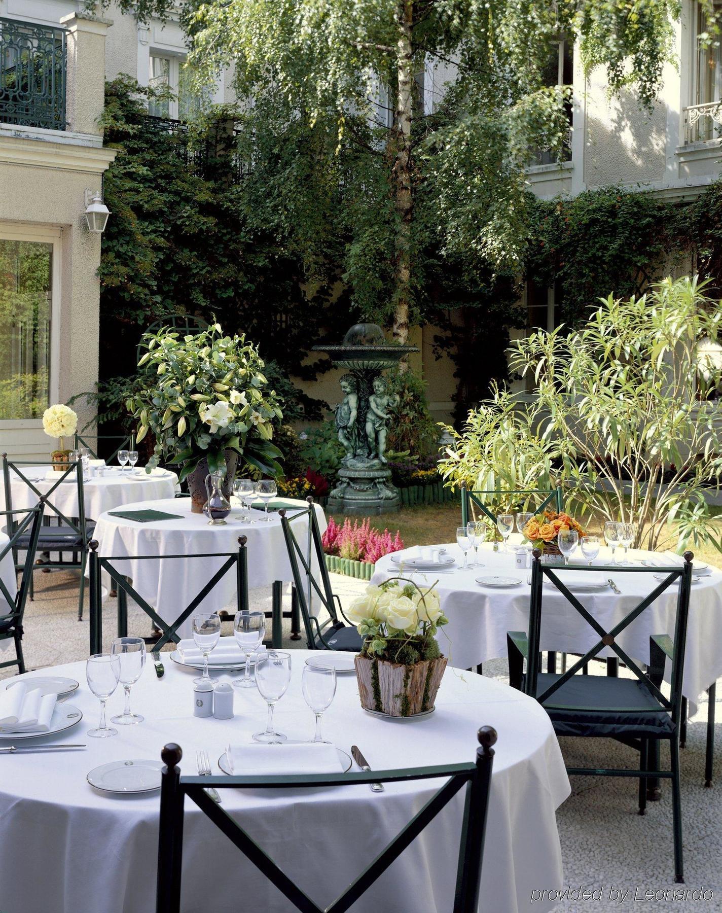 Hotel Restaurant Napoleon フォンテーヌブロー レストラン 写真