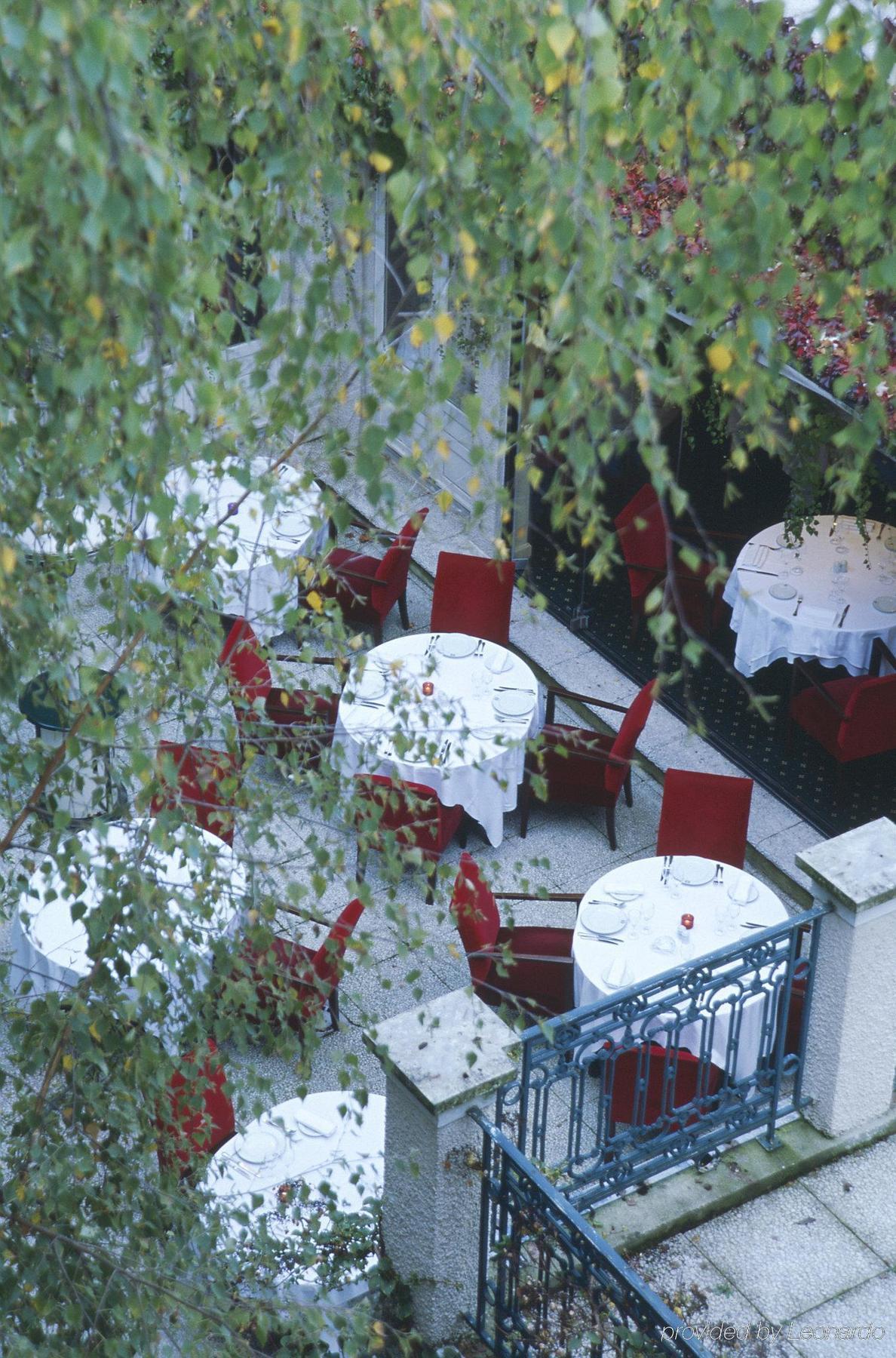 Hotel Restaurant Napoleon フォンテーヌブロー レストラン 写真