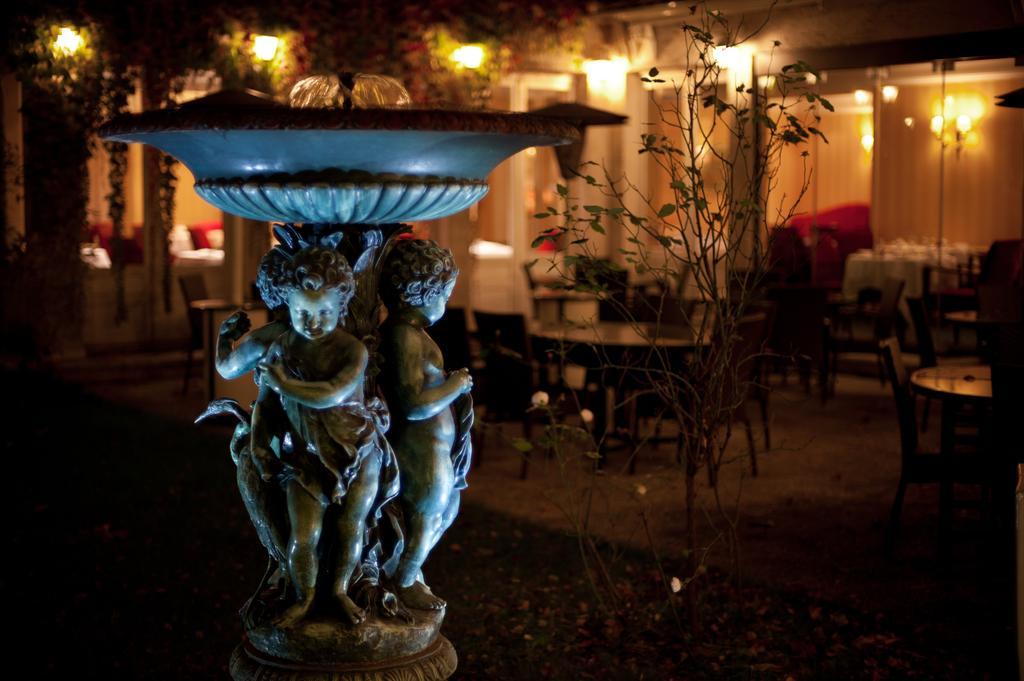Hotel Restaurant Napoleon フォンテーヌブロー エクステリア 写真